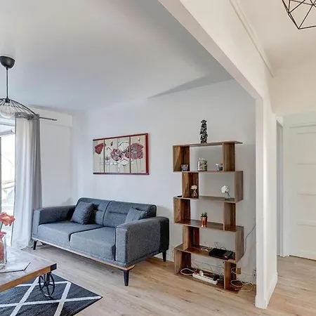 Апартаменты Confort Dans Avec Piscine *